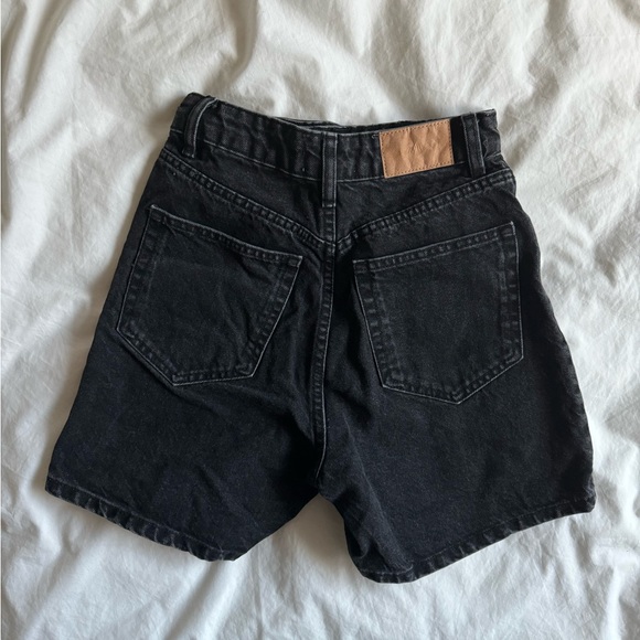 Zara High Waisted Black Shorts - Picture 2 of 2